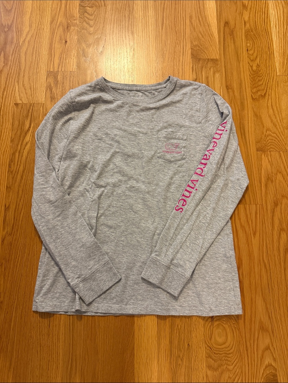 Vineyard Vines Women’s M Gray Long-Sleeve Tee with Pink Sleeve Logo